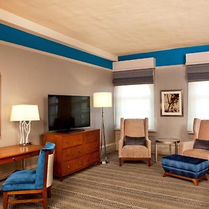 Junior Suite 1 King